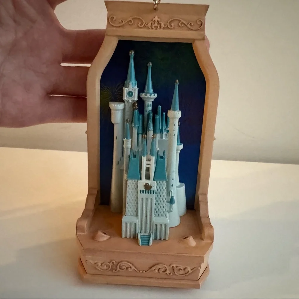 Hallmark Keepsake Ornament 2013 DISNEY CINDERELLA CINDERELLA'S CASTLE - Picture 1 of 10